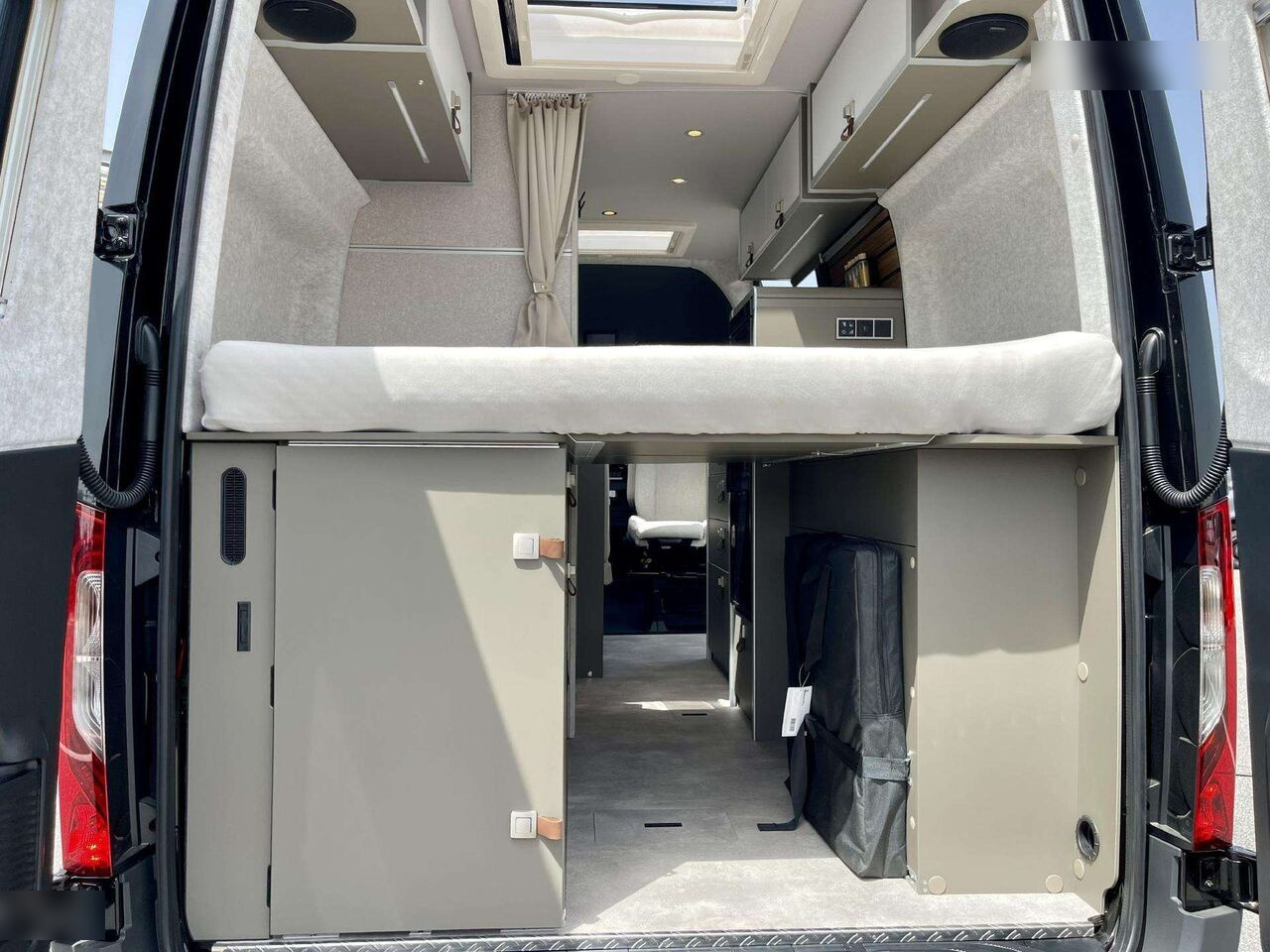 Hymer Grand Canyon S 4x4 - Кастенваген: фото 4 Hymer Grand Canyon S 4x4 - Кастенваген: фото 4