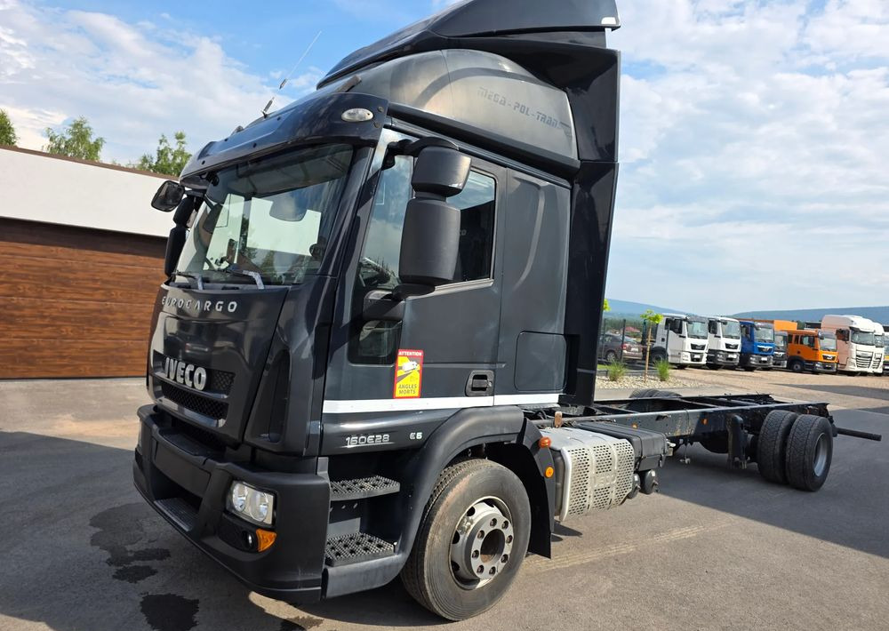 Iveco EUROCARGO 160E28  RAMA DO ZABUDOWY/  LAWETA / MANUAL / - Тентованный грузовик: фото 3 Iveco EUROCARGO 160E28  RAMA DO ZABUDOWY/  LAWETA / MANUAL / - Тентованный грузовик: фото 3