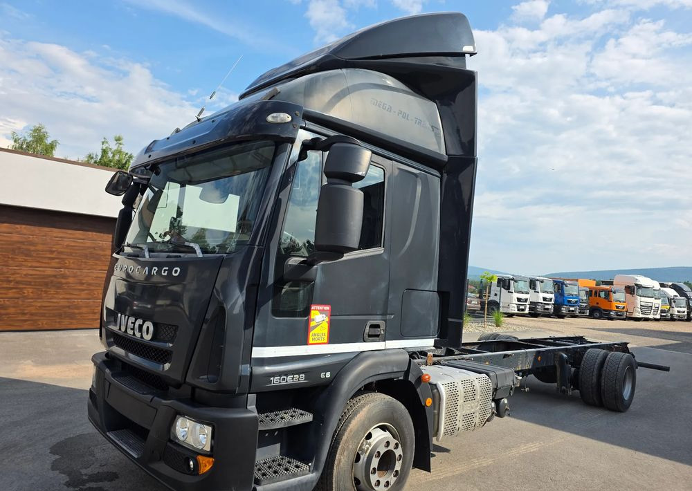 Iveco EUROCARGO 160E28  RAMA DO ZABUDOWY/  LAWETA / MANUAL / - Тентованный грузовик: фото 1 Iveco EUROCARGO 160E28  RAMA DO ZABUDOWY/  LAWETA / MANUAL / - Тентованный грузовик: фото 1