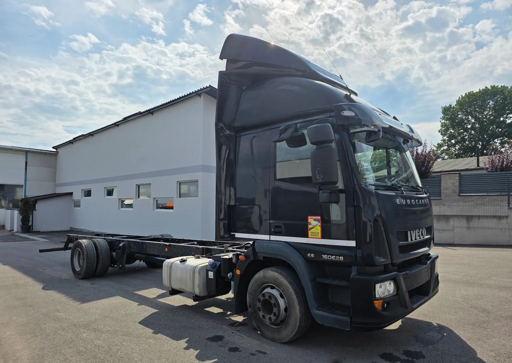 Iveco EUROCARGO 160E28  RAMA DO ZABUDOWY/  LAWETA / MANUAL / - Тентованный грузовик: фото 2 Iveco EUROCARGO 160E28  RAMA DO ZABUDOWY/  LAWETA / MANUAL / - Тентованный грузовик: фото 2