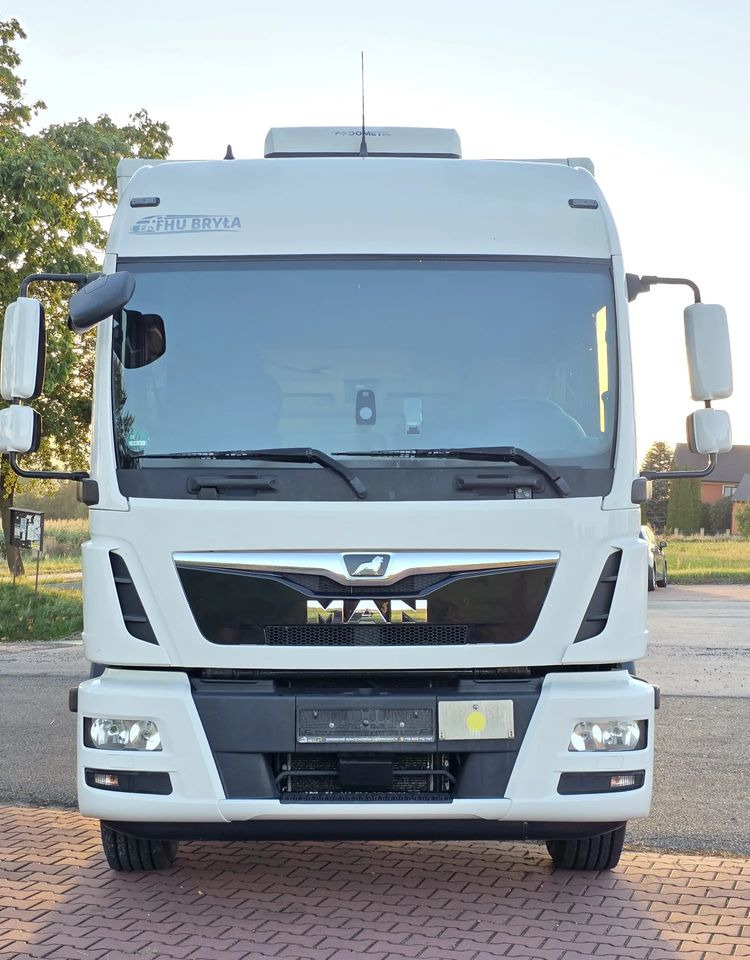 MAN TGM 15.290 / TGL / KONTENER / IZOTERMA / WINDA / KLIMA POSTOJOWA / 2019R / EURO 6 / PEŁEN SERWIS / 8200KG ŁADOWNOŚĆ / SPROWADZONY / ZADBANY / JAK NOWY / KSIĄŻKA SERWISOWA / E6 / 18 PALET - Грузовик с закрытым кузовом: фото 3 MAN TGM 15.290 / TGL / KONTENER / IZOTERMA / WINDA / KLIMA POSTOJOWA / 2019R / EURO 6 / PEŁEN SERWIS / 8200KG ŁADOWNOŚĆ / SPROWADZONY / ZADBANY / JAK NOWY / KSIĄŻKA SERWISOWA / E6 / 18 PALET - Грузовик с закрытым кузовом: фото 3