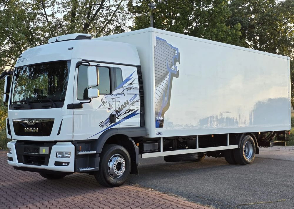 MAN TGM 15.290 / TGL / KONTENER / IZOTERMA / WINDA / KLIMA POSTOJOWA / 2019R / EURO 6 / PEŁEN SERWIS / 8200KG ŁADOWNOŚĆ / SPROWADZONY / ZADBANY / JAK NOWY / KSIĄŻKA SERWISOWA / E6 / 18 PALET - Грузовик с закрытым кузовом: фото 1 MAN TGM 15.290 / TGL / KONTENER / IZOTERMA / WINDA / KLIMA POSTOJOWA / 2019R / EURO 6 / PEŁEN SERWIS / 8200KG ŁADOWNOŚĆ / SPROWADZONY / ZADBANY / JAK NOWY / KSIĄŻKA SERWISOWA / E6 / 18 PALET - Грузовик с закрытым кузовом: фото 1