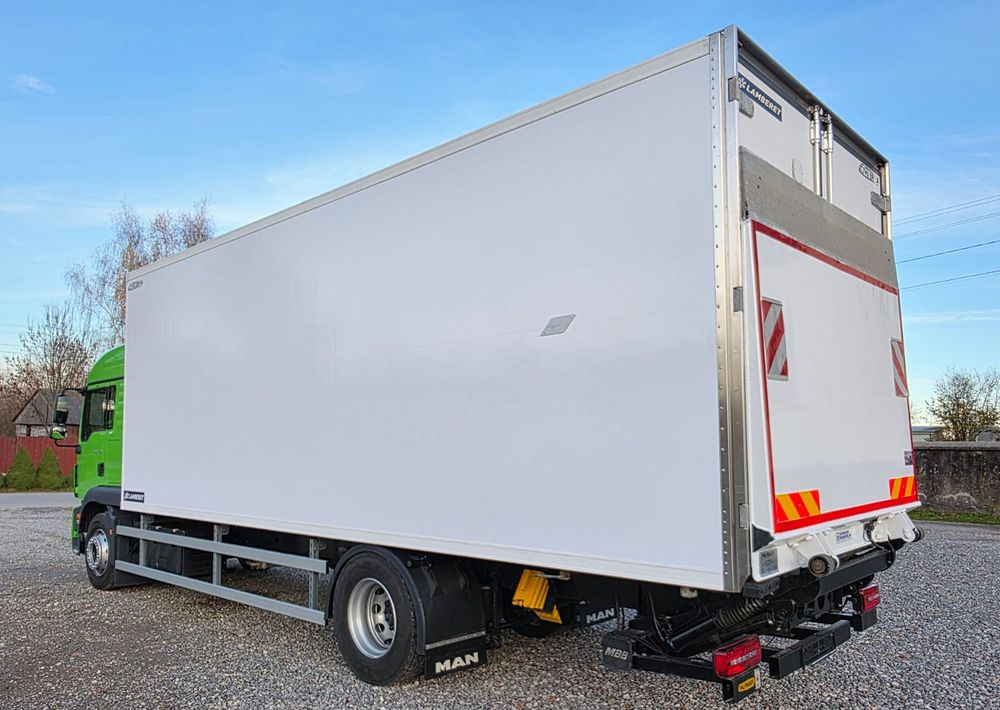 MAN TGM 18.320 / 18.290 / 15.290 / IZOTERMA / WINDA / 19PALET / E6 / 08.2018 / LIFT / SPROWADZONY / AUTOMAT / SYPIALKA / PIERWSZY WŁAŚCICIEL / BOCZNE DRZWI / STAN BARDZO DOBRY - Рефрижератор: фото 5 MAN TGM 18.320 / 18.290 / 15.290 / IZOTERMA / WINDA / 19PALET / E6 / 08.2018 / LIFT / SPROWADZONY / AUTOMAT / SYPIALKA / PIERWSZY WŁAŚCICIEL / BOCZNE DRZWI / STAN BARDZO DOBRY - Рефрижератор: фото 5