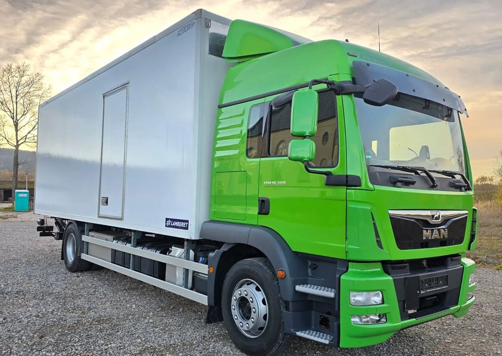 MAN TGM 18.320 / 18.290 / 15.290 / IZOTERMA / WINDA / 19PALET / E6 / 08.2018 / LIFT / SPROWADZONY / AUTOMAT / SYPIALKA / PIERWSZY WŁAŚCICIEL / BOCZNE DRZWI / STAN BARDZO DOBRY - Рефрижератор: фото 1 MAN TGM 18.320 / 18.290 / 15.290 / IZOTERMA / WINDA / 19PALET / E6 / 08.2018 / LIFT / SPROWADZONY / AUTOMAT / SYPIALKA / PIERWSZY WŁAŚCICIEL / BOCZNE DRZWI / STAN BARDZO DOBRY - Рефрижератор: фото 1