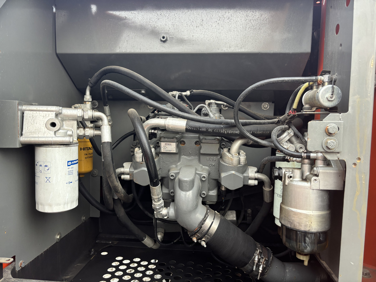 Hitachi Zx200-3 - Гусеничный экскаватор: фото 3 Hitachi Zx200-3 - Гусеничный экскаватор: фото 3