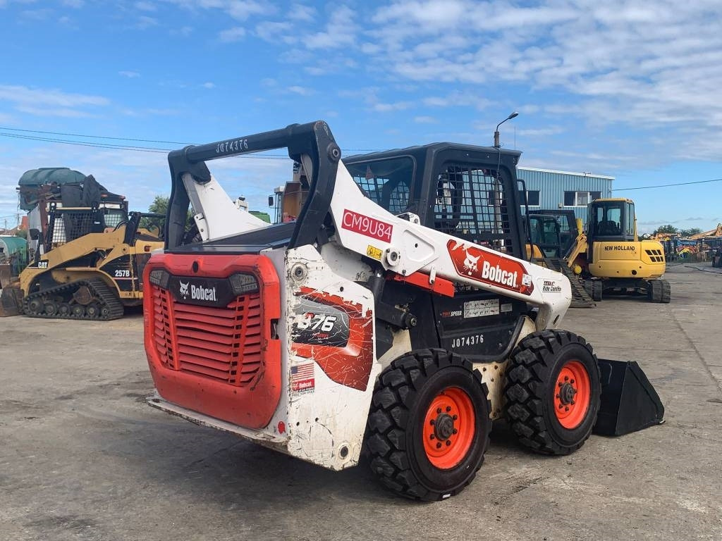 Bobcat S 76 - Мини-погрузчик с бортовым поворотом: фото 3 Bobcat S 76 - Мини-погрузчик с бортовым поворотом: фото 3