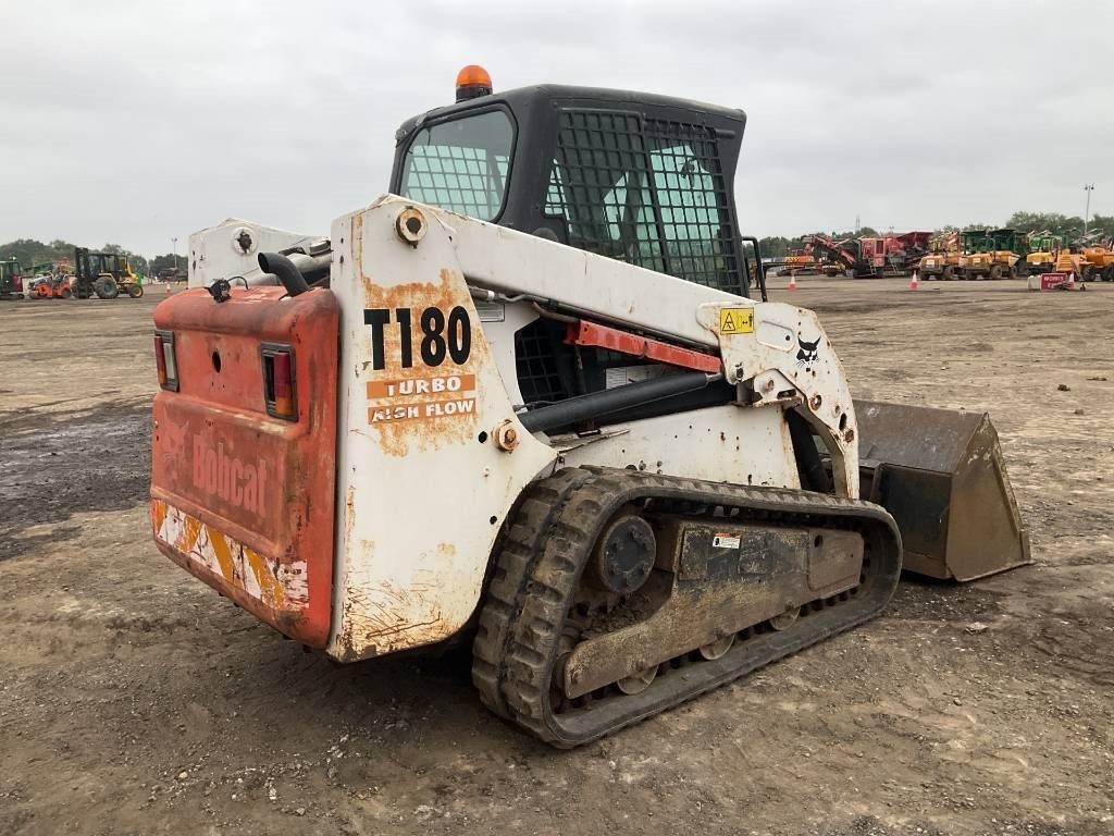Bobcat T 180 - Мини-погрузчик с бортовым поворотом: фото 4 Bobcat T 180 - Мини-погрузчик с бортовым поворотом: фото 4