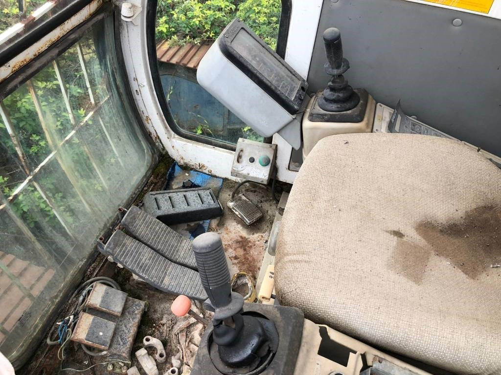 Halla Hitachi HE 280 ICE - Гусеничный экскаватор: фото 5 Halla Hitachi HE 280 ICE - Гусеничный экскаватор: фото 5