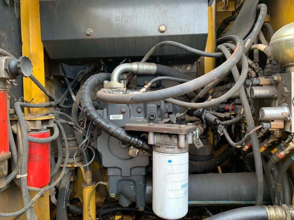 Колёсный экскаватор Komatsu PW 140-7: фото 8