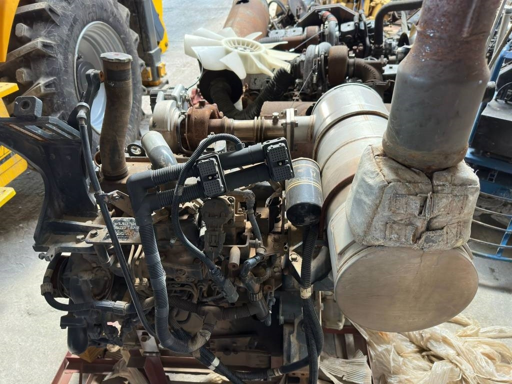 Komatsu SAA4D95LE6 ENGINE - Двигатель для Строительной техники: фото 2 Komatsu SAA4D95LE6 ENGINE - Двигатель для Строительной техники: фото 2