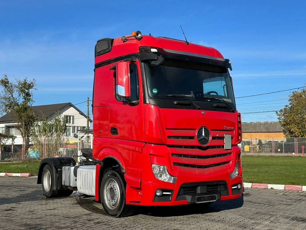 Mercedes-Benz Actros 963-4-A - Грузовик с закрытым кузовом: фото 1 Mercedes-Benz Actros 963-4-A - Грузовик с закрытым кузовом: фото 1