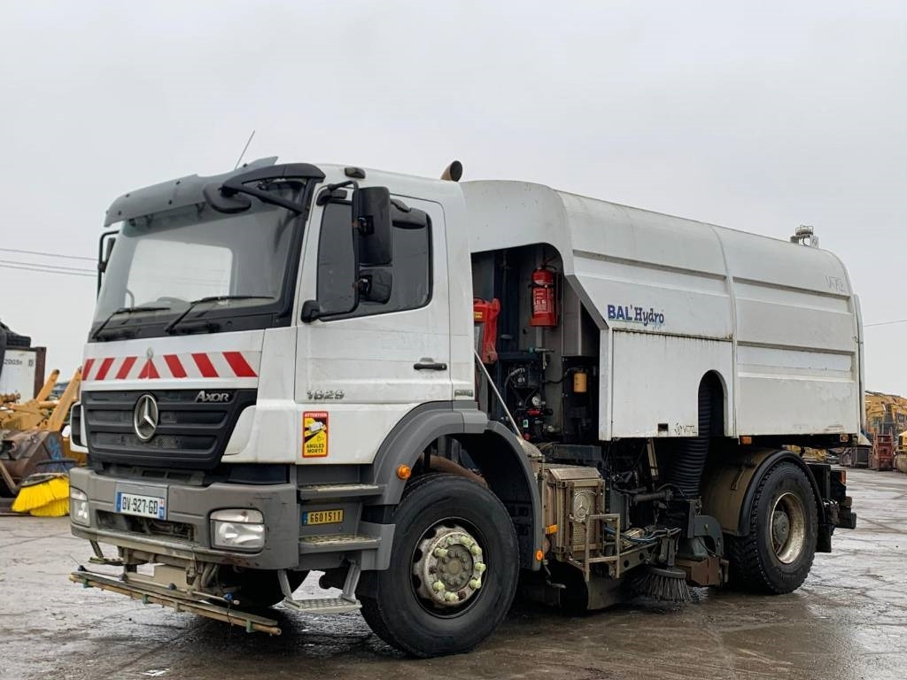 Mercedes-Benz Axor 1829 - Подметально-уборочная машина: фото 1 Mercedes-Benz Axor 1829 - Подметально-уборочная машина: фото 1