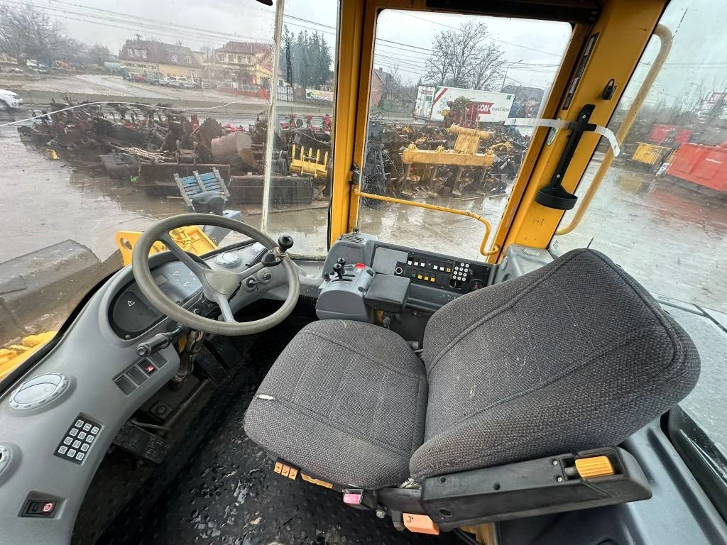 Колёсный погрузчик Volvo L 60 E: фото 9