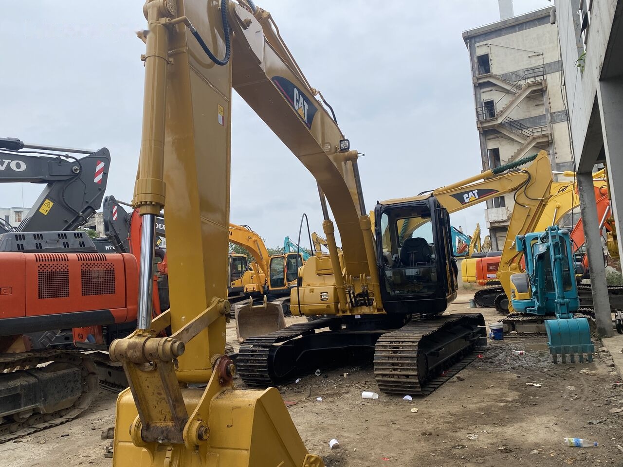 Caterpillar 320CL - Гусеничный экскаватор: фото 3 Caterpillar 320CL - Гусеничный экскаватор: фото 3