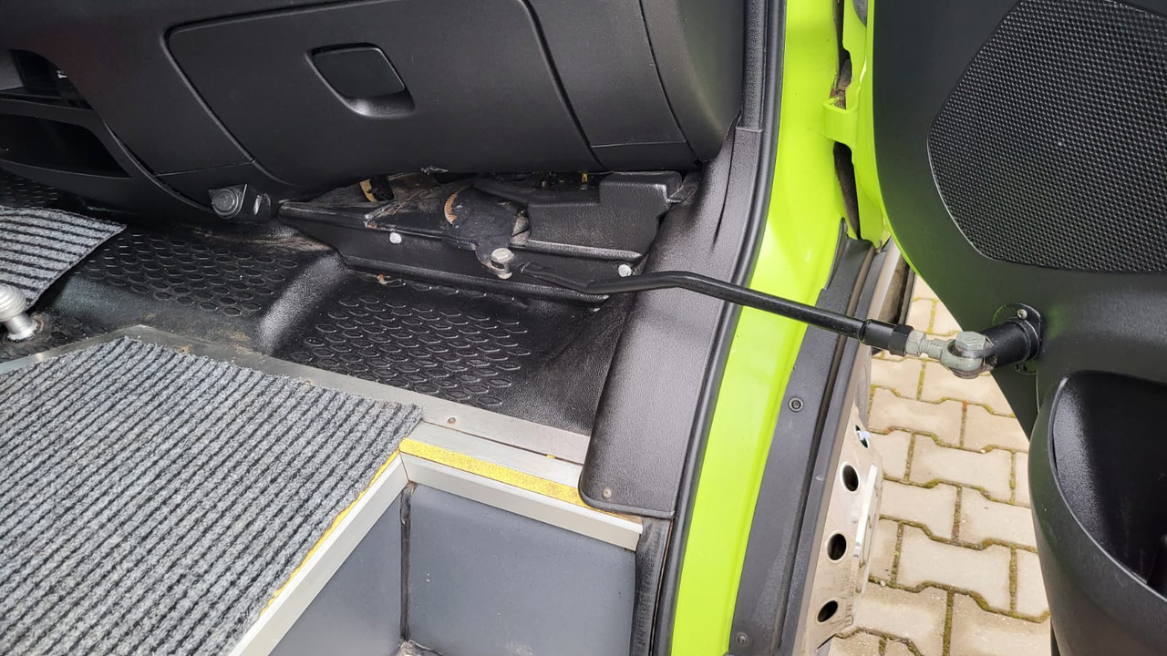 Микроавтобус, Пассажирский фургон Iveco Daily 24 places + 4 standing: фото 14