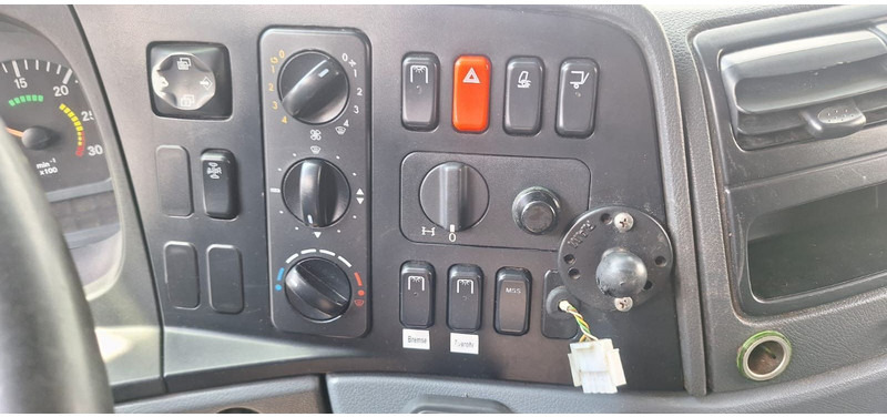 Грузовик-шасси Mercedes-Benz 1833 2 Achser für BDF mit LBW: фото 8 Грузовик-шасси Mercedes-Benz 1833 2 Achser für BDF mit LBW: фото 8