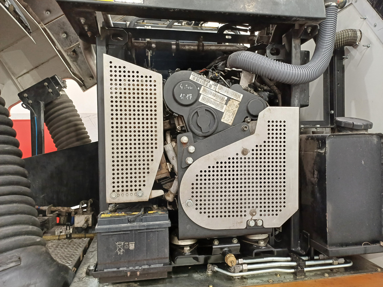 Подметально-уборочная машина RENAULT D12 Zamiatarka Kehrmaschine 2 Motoren SEMAT Zoeller Szczotki L/R Euro 6 PM10 2017r: фото 15