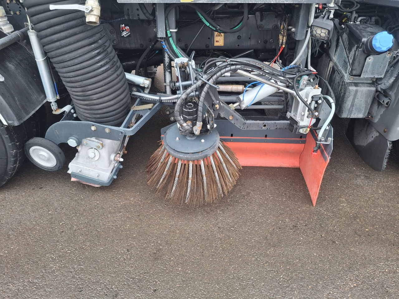 RENAULT Midlum 220 Zamiatarka Kehrmaschine Johnston 2 Motoren Szczotki L/R - Подметально-уборочная машина: фото 5 RENAULT Midlum 220 Zamiatarka Kehrmaschine Johnston 2 Motoren Szczotki L/R - Подметально-уборочная машина: фото 5