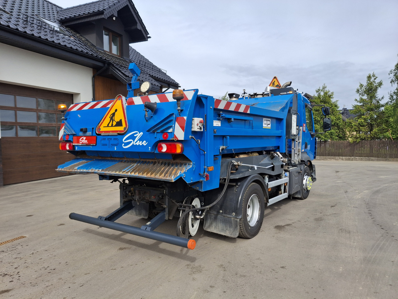 Renault D16 - Гудронатор: фото 3 Renault D16 - Гудронатор: фото 3