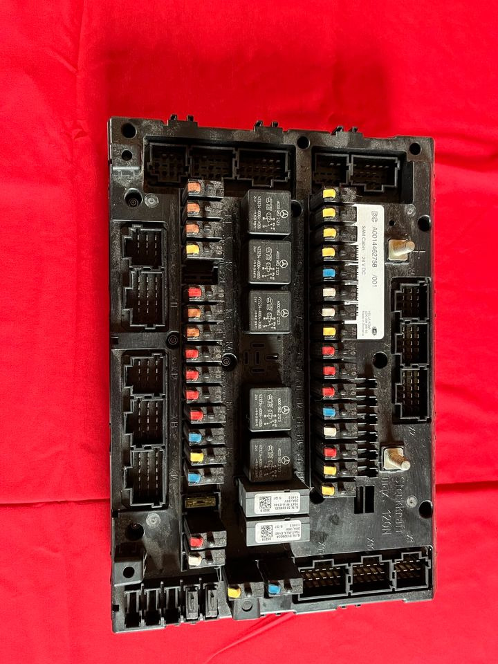 Mercedes Actros A 0014462758 Steuergerät SAM Cabin Control Unit - Предохранитель для Грузовиков: фото 1 Mercedes Actros A 0014462758 Steuergerät SAM Cabin Control Unit - Предохранитель для Грузовиков: фото 1