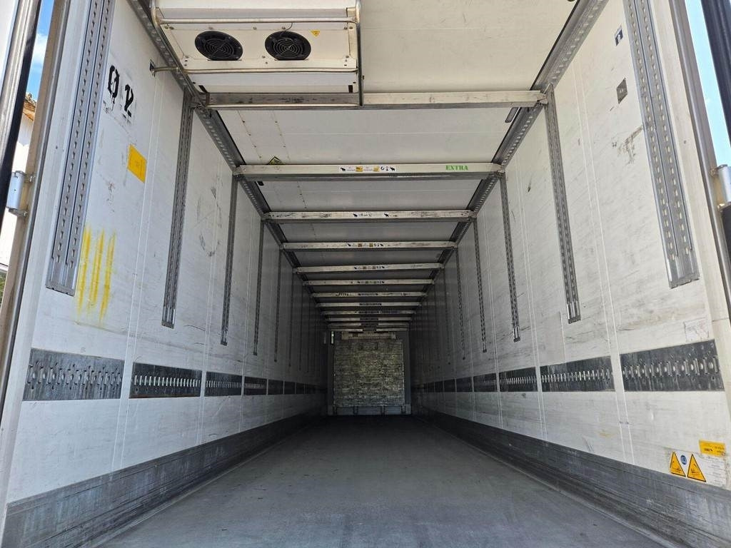 Schmitz Cargobull SKO 24/L-13.4 FP45 COOL DOUBLE STOCK - Полуприцеп-рефрижератор: фото 4 Schmitz Cargobull SKO 24/L-13.4 FP45 COOL DOUBLE STOCK - Полуприцеп-рефрижератор: фото 4