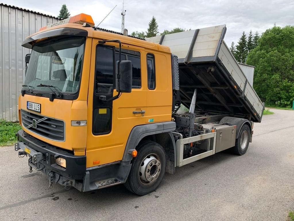 Volvo FL615 + HIAB 027-2  - Самосвал: фото 1 Volvo FL615 + HIAB 027-2  - Самосвал: фото 1