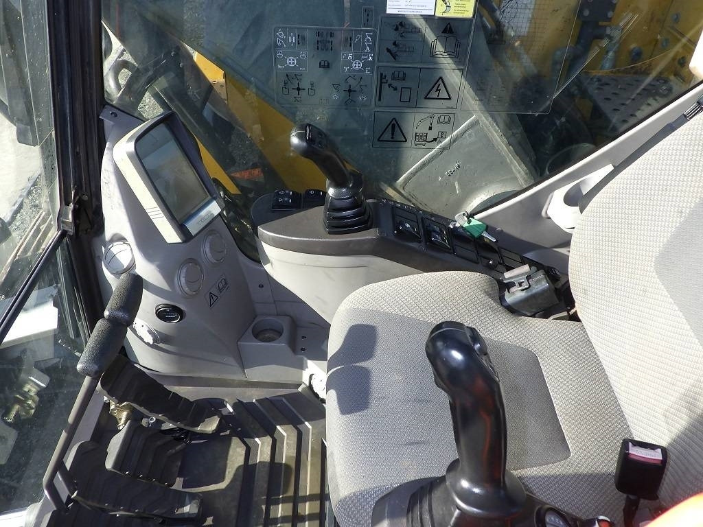 Гусеничный экскаватор Volvo ECR 235 D: фото 9