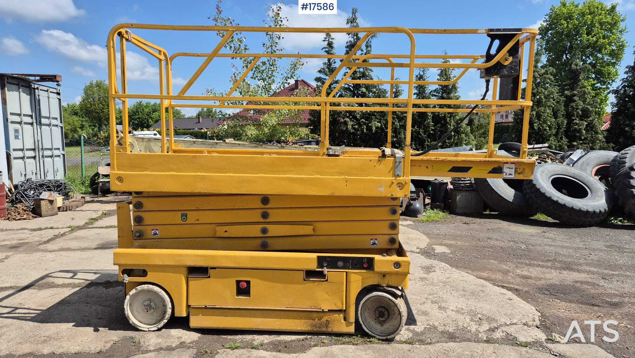 2007 Haulotte Compact 12 - Ножничный подъемник: фото 4 2007 Haulotte Compact 12 - Ножничный подъемник: фото 4