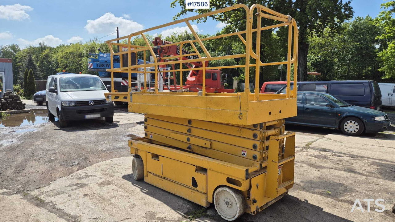 2007 Haulotte Compact 12 - Ножничный подъемник: фото 3 2007 Haulotte Compact 12 - Ножничный подъемник: фото 3