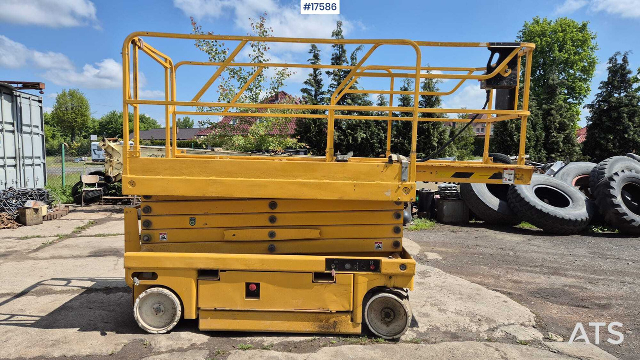 2007 Haulotte Compact 12 - Ножничный подъемник: фото 5 2007 Haulotte Compact 12 - Ножничный подъемник: фото 5