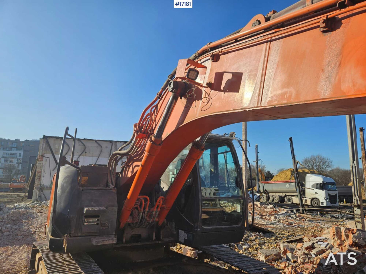 Hydraulic excavator Hitachi ZX225 LC (2013) - Гусеничный экскаватор: фото 4 Hydraulic excavator Hitachi ZX225 LC (2013) - Гусеничный экскаватор: фото 4