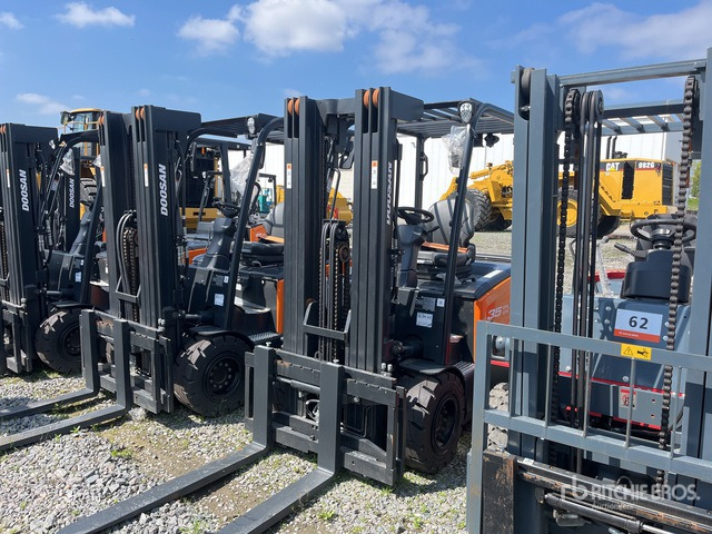2024 Doosan B35X-7 PLUS MAST - FFT, MFH 4380, OAL (Unused) Electric Forklift - Электропогрузчик: фото 1 2024 Doosan B35X-7 PLUS MAST - FFT, MFH 4380, OAL (Unused) Electric Forklift - Электропогрузчик: фото 1