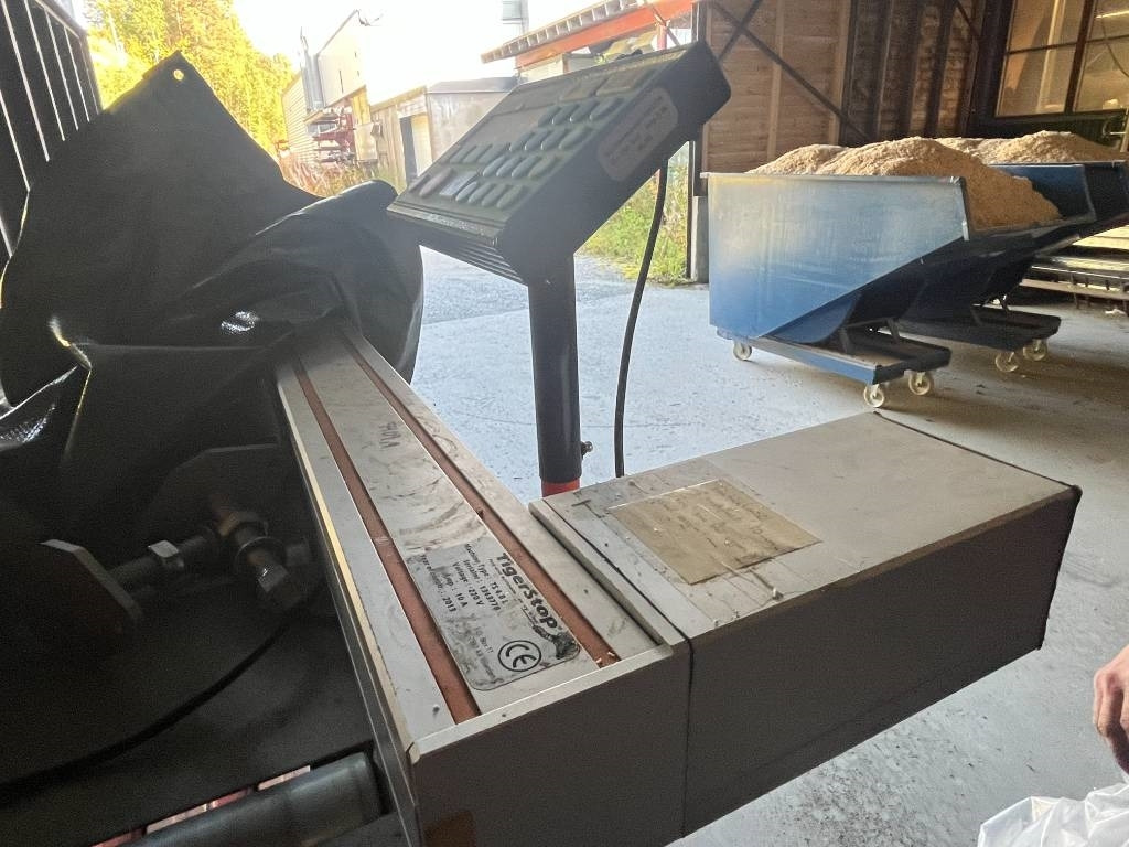 Annet GRAULE QNF Crosscut saw with TigerStop TS 4.8 L Au - Станок: фото 2 Annet GRAULE QNF Crosscut saw with TigerStop TS 4.8 L Au - Станок: фото 2