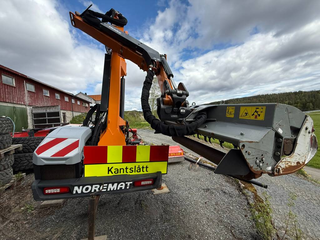 Трактор Valtra N175 V inkl. Noremat armklipper kantslåttløsning: фото 14