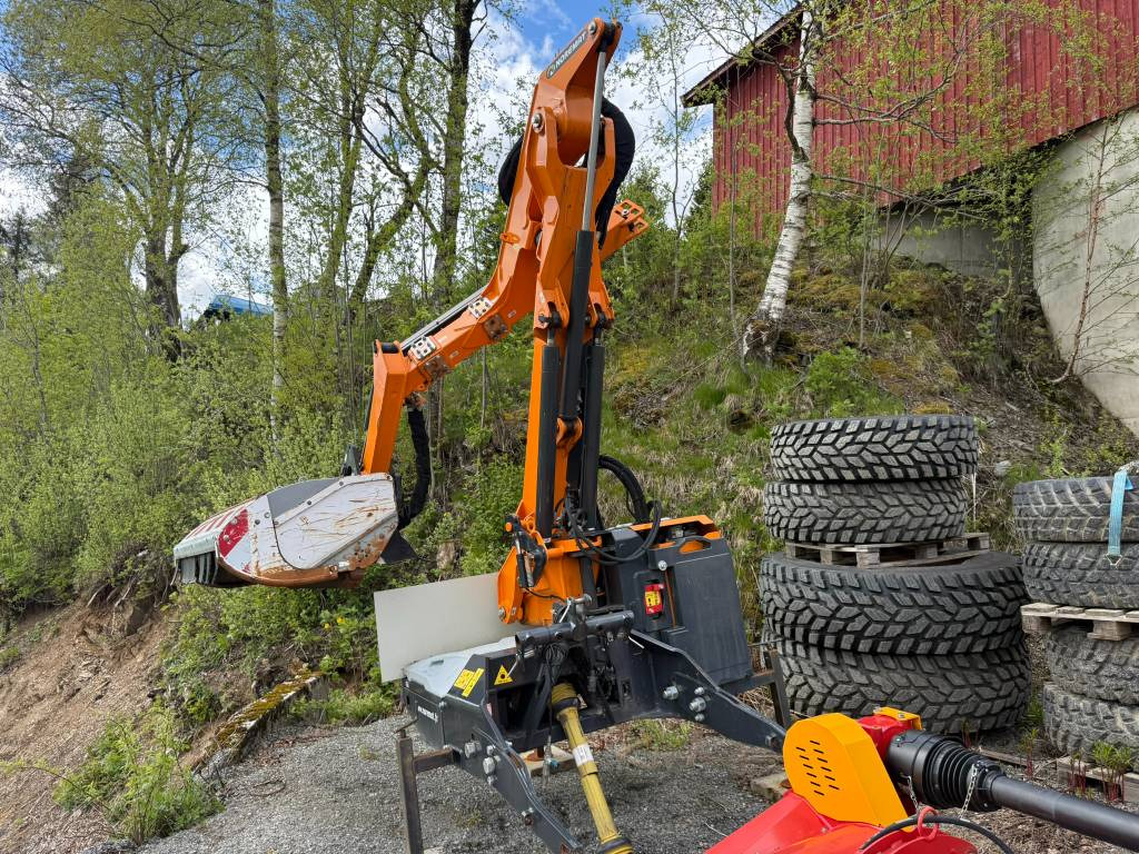 Трактор Valtra N175 V inkl. Noremat armklipper kantslåttløsning: фото 11
