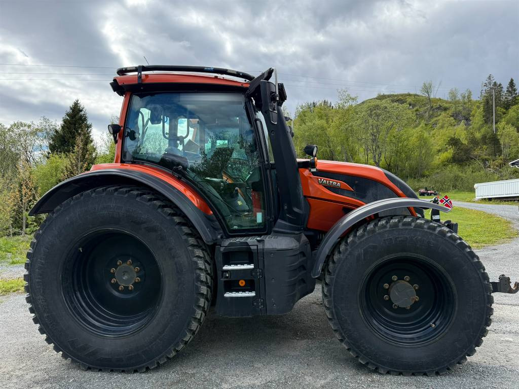 Valtra N175 V inkl. Noremat armklipper kantslåttløsning - Трактор: фото 4 Valtra N175 V inkl. Noremat armklipper kantslåttløsning - Трактор: фото 4