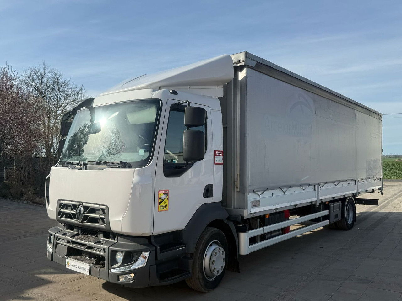 Renault 12 D12 - Тентованный грузовик: фото 3 Renault 12 D12 - Тентованный грузовик: фото 3