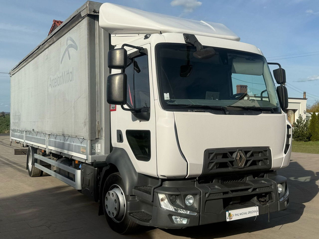 Renault D12 - Тентованный грузовик: фото 1 Renault D12 - Тентованный грузовик: фото 1