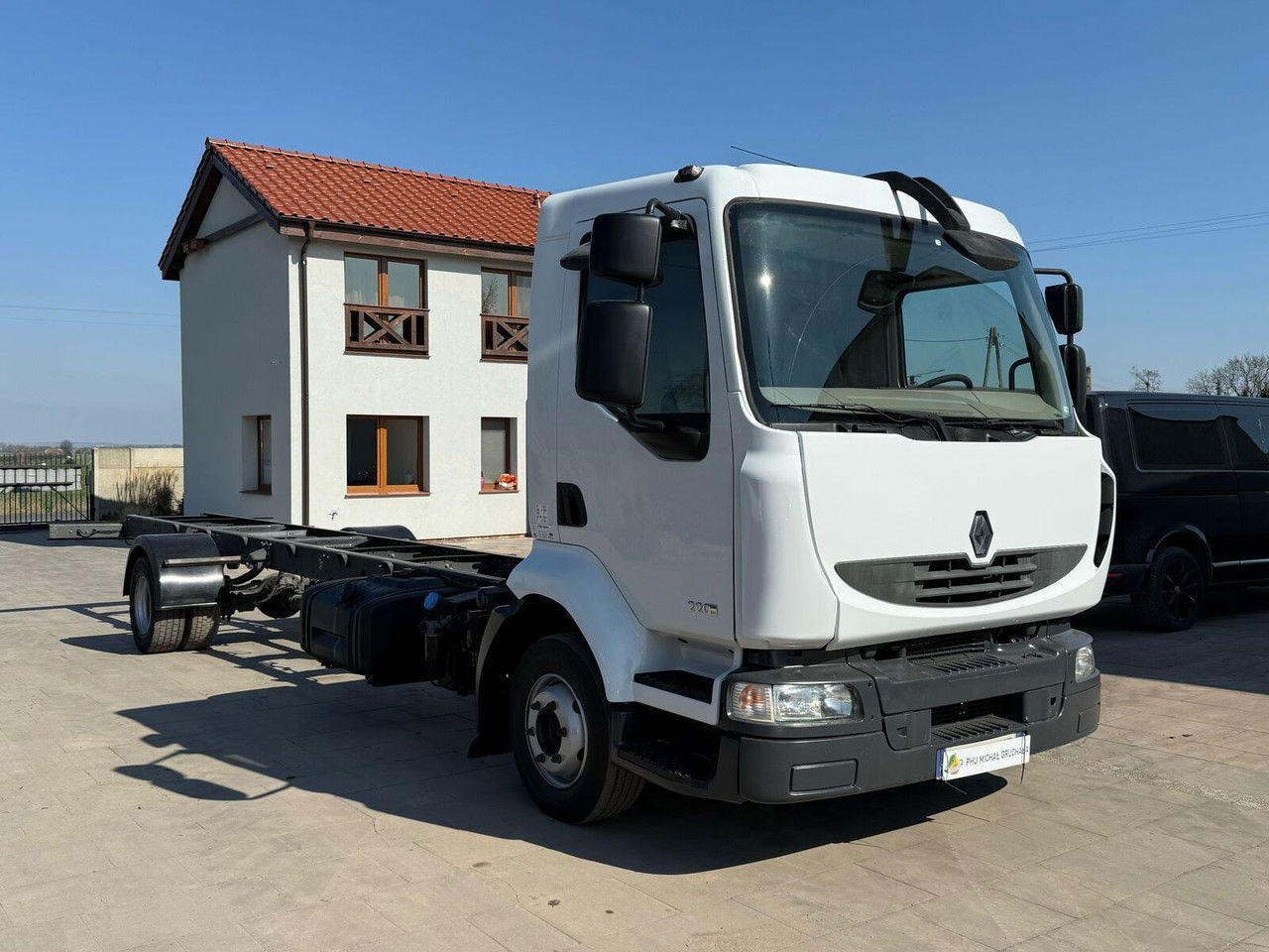 Renault Midlum 220 - Грузовик-шасси: фото 1 Renault Midlum 220 - Грузовик-шасси: фото 1