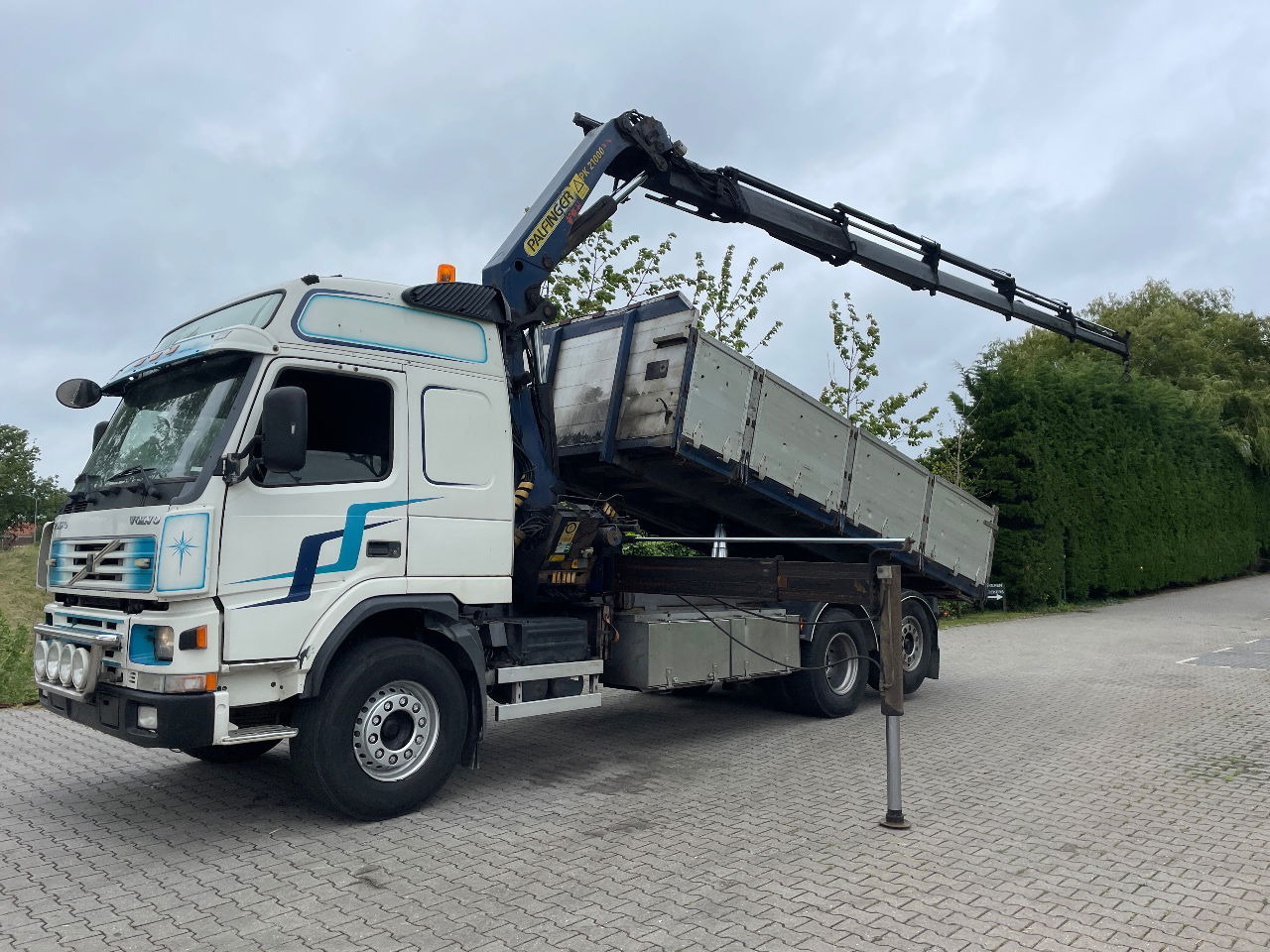 Volvo FM 7 310hp with Palfinger PK21000 with remote and tipper - Самосвал, Автоманипулятор: фото 1 Volvo FM 7 310hp with Palfinger PK21000 with remote and tipper - Самосвал, Автоманипулятор: фото 1