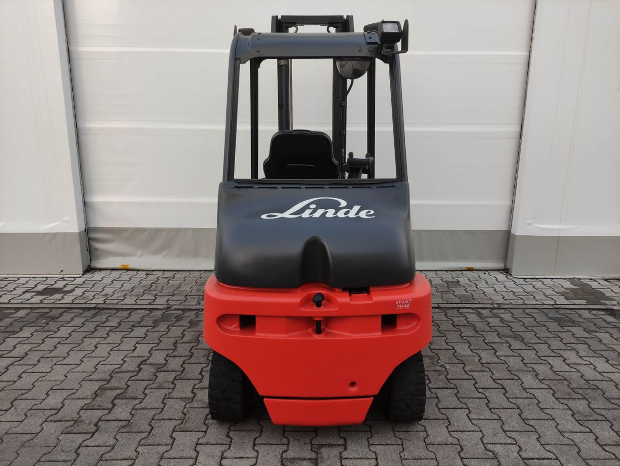 Linde E30-336-03 (LACK NEU) - Электропогрузчик: фото 4 Linde E30-336-03 (LACK NEU) - Электропогрузчик: фото 4