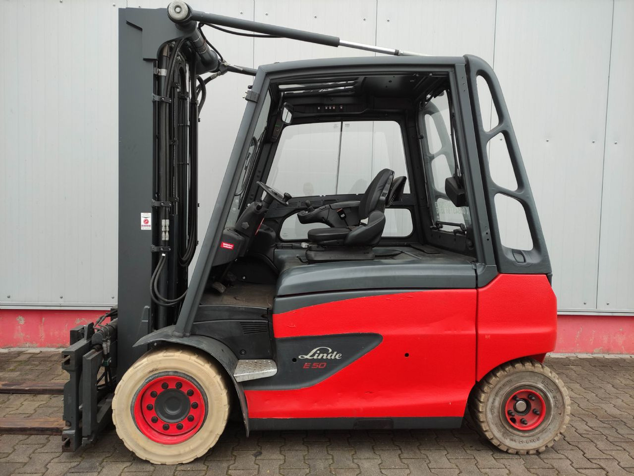 Linde E50HL-01-600 - Электропогрузчик: фото 1 Linde E50HL-01-600 - Электропогрузчик: фото 1