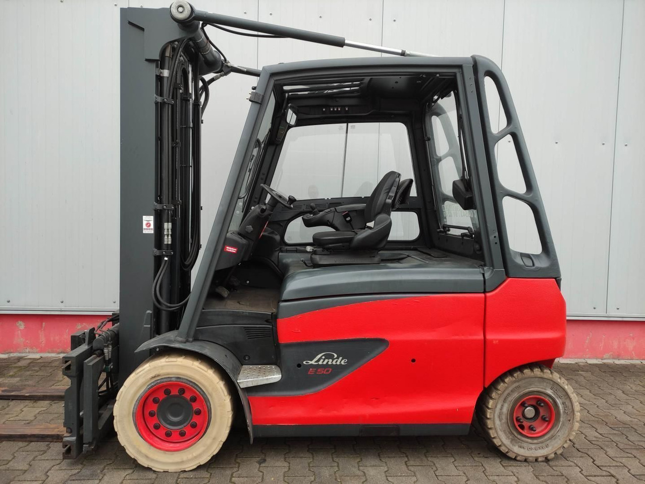 Linde E50HL-01-600 - Электропогрузчик: фото 1 Linde E50HL-01-600 - Электропогрузчик: фото 1