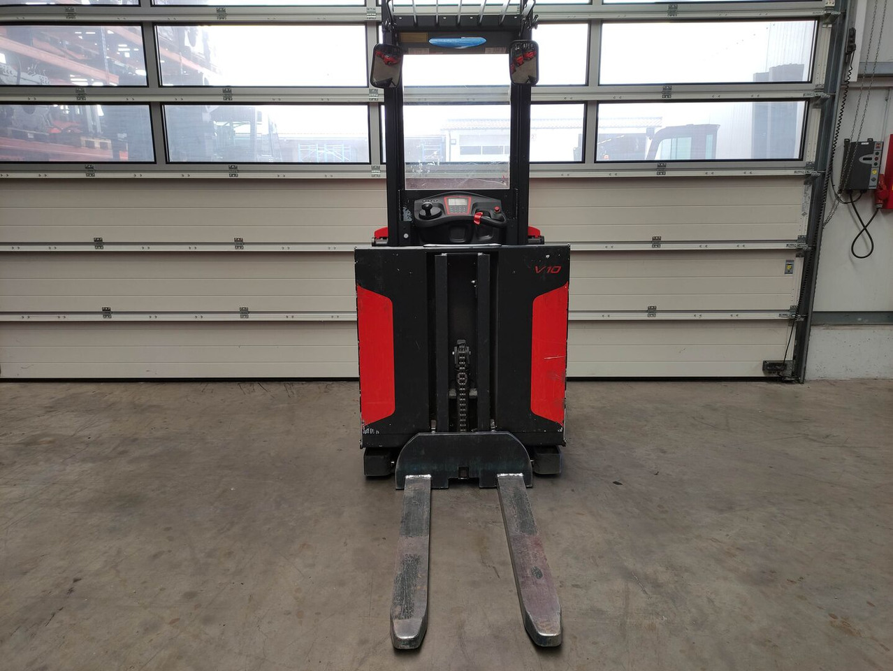 Linde V10-02 - Сборщик заказов: фото 3 Linde V10-02 - Сборщик заказов: фото 3