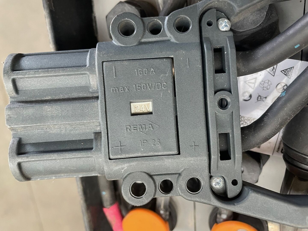 Sunlight I 24 Volt I 3 PzS 375 - Аккумулятор для Погрузочно-разгрузочной техники: фото 4 Sunlight I 24 Volt I 3 PzS 375 - Аккумулятор для Погрузочно-разгрузочной техники: фото 4