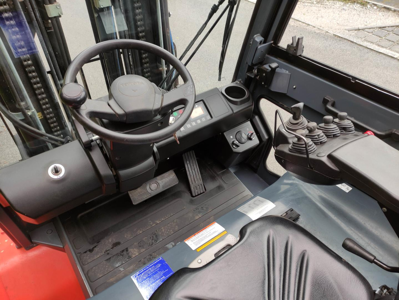 Toyota 8FBMT50 - Электропогрузчик: фото 5 Toyota 8FBMT50 - Электропогрузчик: фото 5