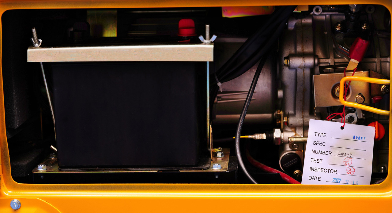 HELVETICA POWER 9KVA Dieselgenerator mit E-Start - Электрогенератор: фото 5 HELVETICA POWER 9KVA Dieselgenerator mit E-Start - Электрогенератор: фото 5