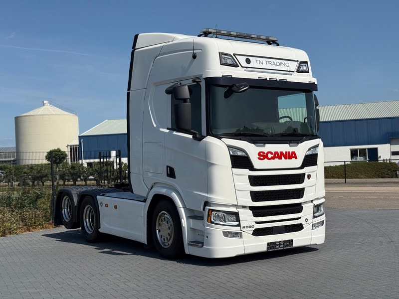 Scania R 590 V8 VOLLUCHT, LEER, HYDRAULIEK, NL KENTEKEN, APK, TACHO 2. - Тягач: фото 1 Scania R 590 V8 VOLLUCHT, LEER, HYDRAULIEK, NL KENTEKEN, APK, TACHO 2. - Тягач: фото 1