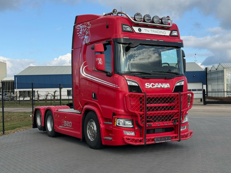 Scania R520 V8 NGS VOLLUCHT, LEER, BULLBAR, ZONDER EGR, BOOGIE. - Тягач: фото 1 Scania R520 V8 NGS VOLLUCHT, LEER, BULLBAR, ZONDER EGR, BOOGIE. - Тягач: фото 1