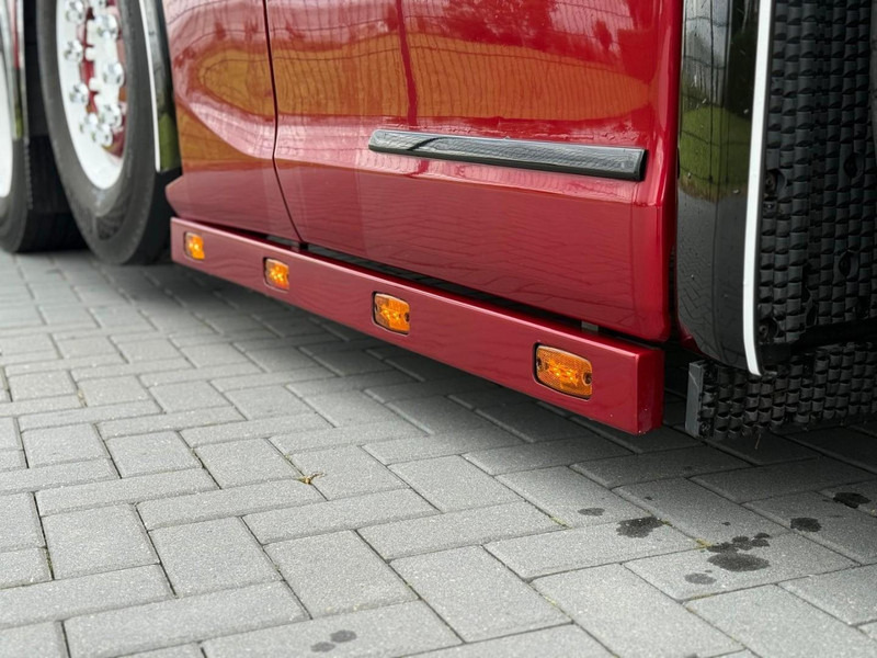 Scania S580 V8 NGS SHOWTRUCK, VOLLUCHT, RETARDER, LEER, GESTUURD. - Тягач: фото 4 Scania S580 V8 NGS SHOWTRUCK, VOLLUCHT, RETARDER, LEER, GESTUURD. - Тягач: фото 4